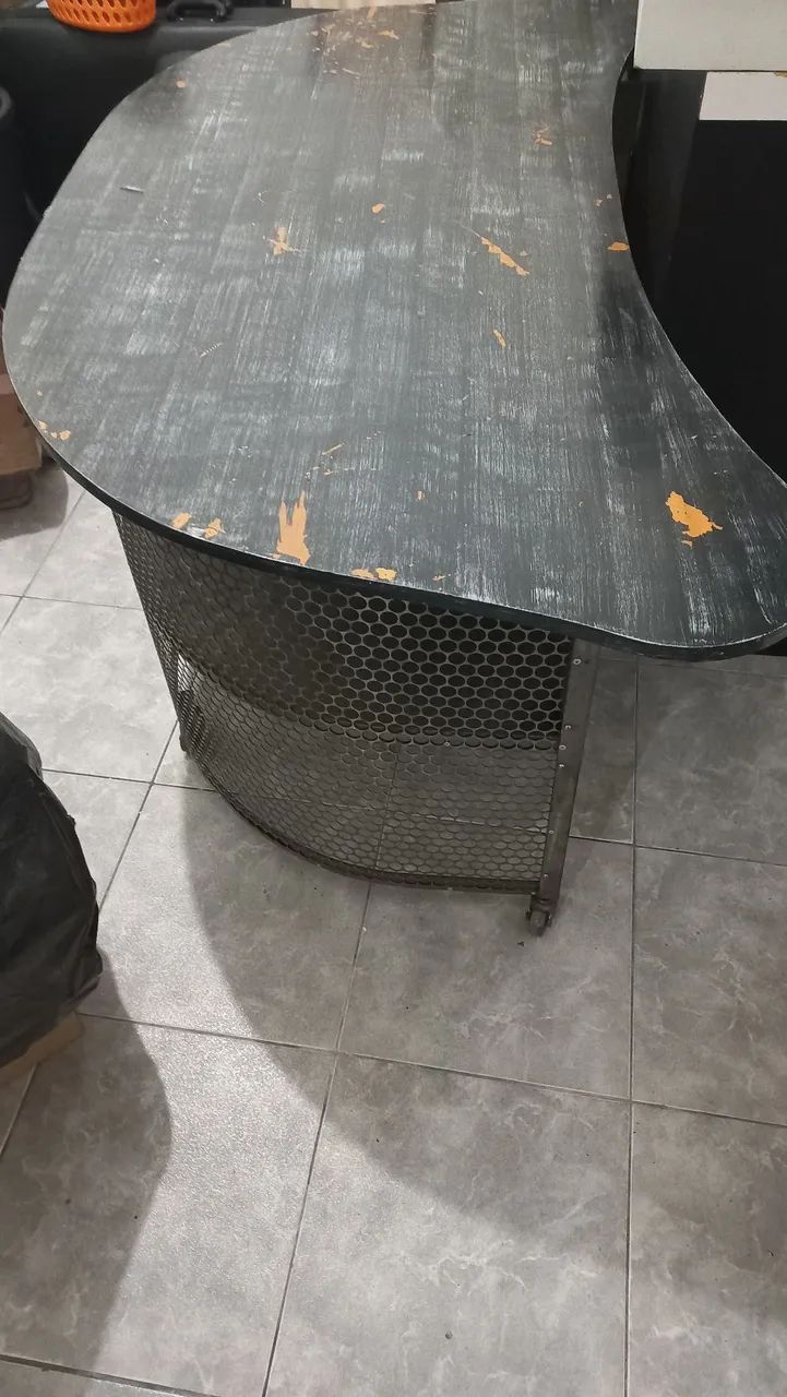 Mesa metálica resistente com rodas  - Foto 2
