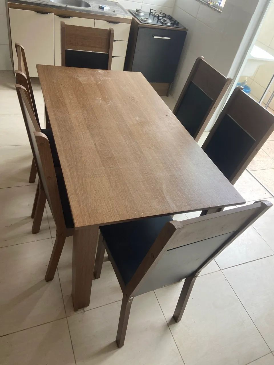Vendo mesa com 6 cadeiras 
