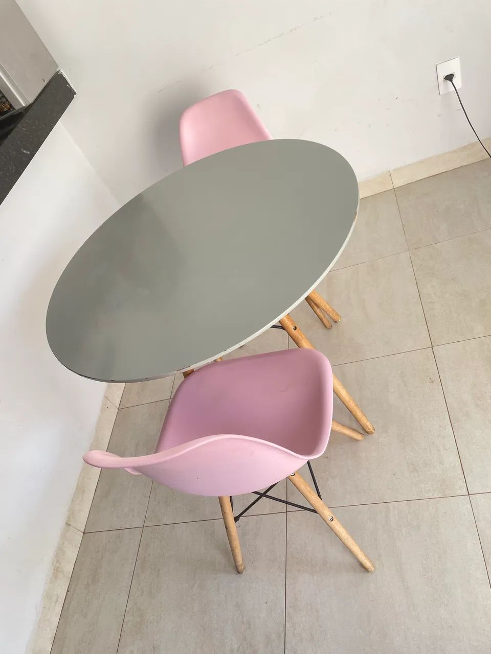 Mesa com duas cadeiras  - Foto 4