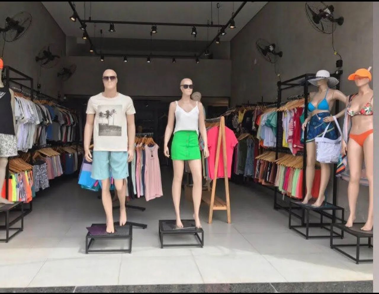 Vendo Estrutura completa de loja de roupas - oportunidade 