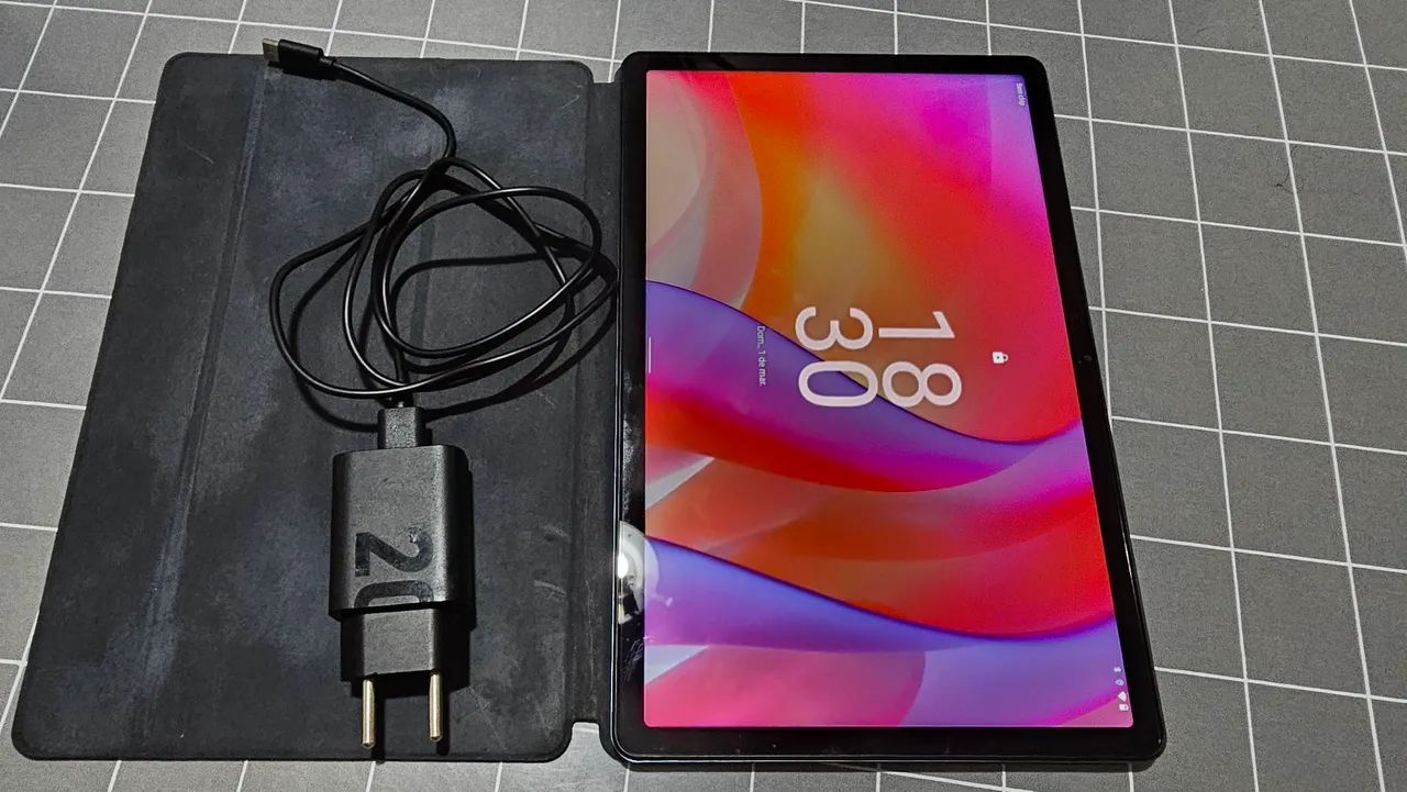 Moto Tab G70 LTE 4G com carregador original e capa - Foto 4