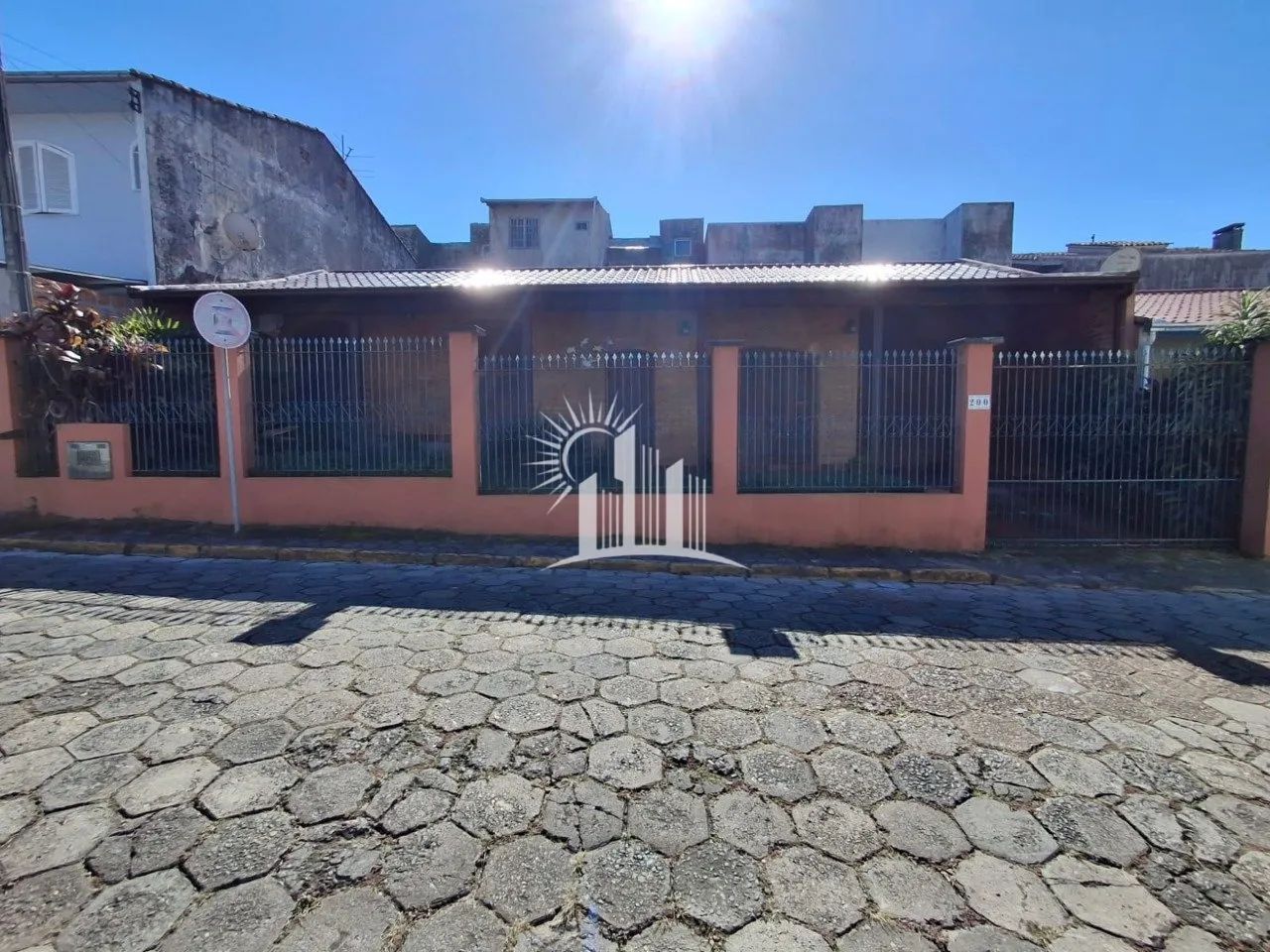Casa com 4 dormitórios no Centro de Piçarras! - Foto 4