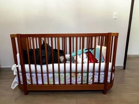 BERÇO + POLTRONA DE AMAMENTAÇÃO