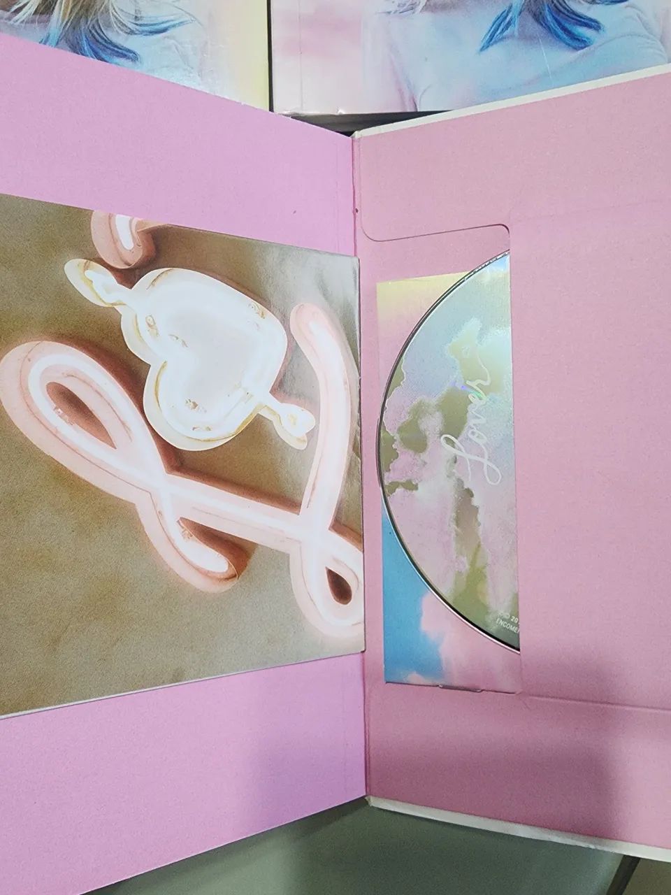Taylor Swift - Lover deluxe edition - 4 volumes c/ cds e poster - Foto 2
