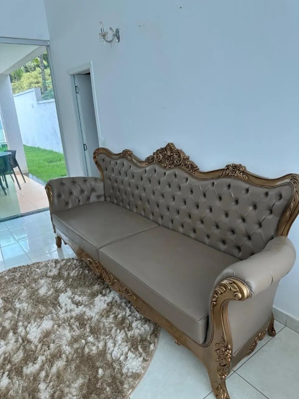 Sofá Clássico em Couro