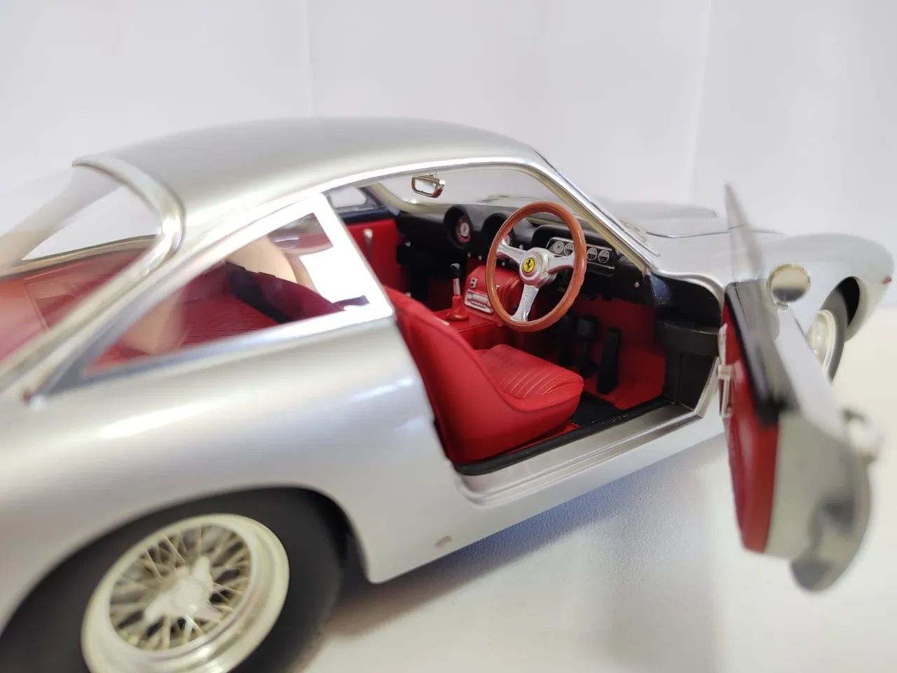 Miniatura Ferrari 250 GT Berlinetta Lusso 1/18 - Hobbies e