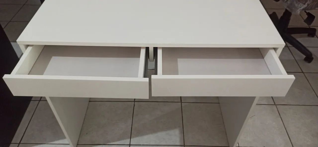 Mesa com 2 gavetas na cor Branca  - Foto 3
