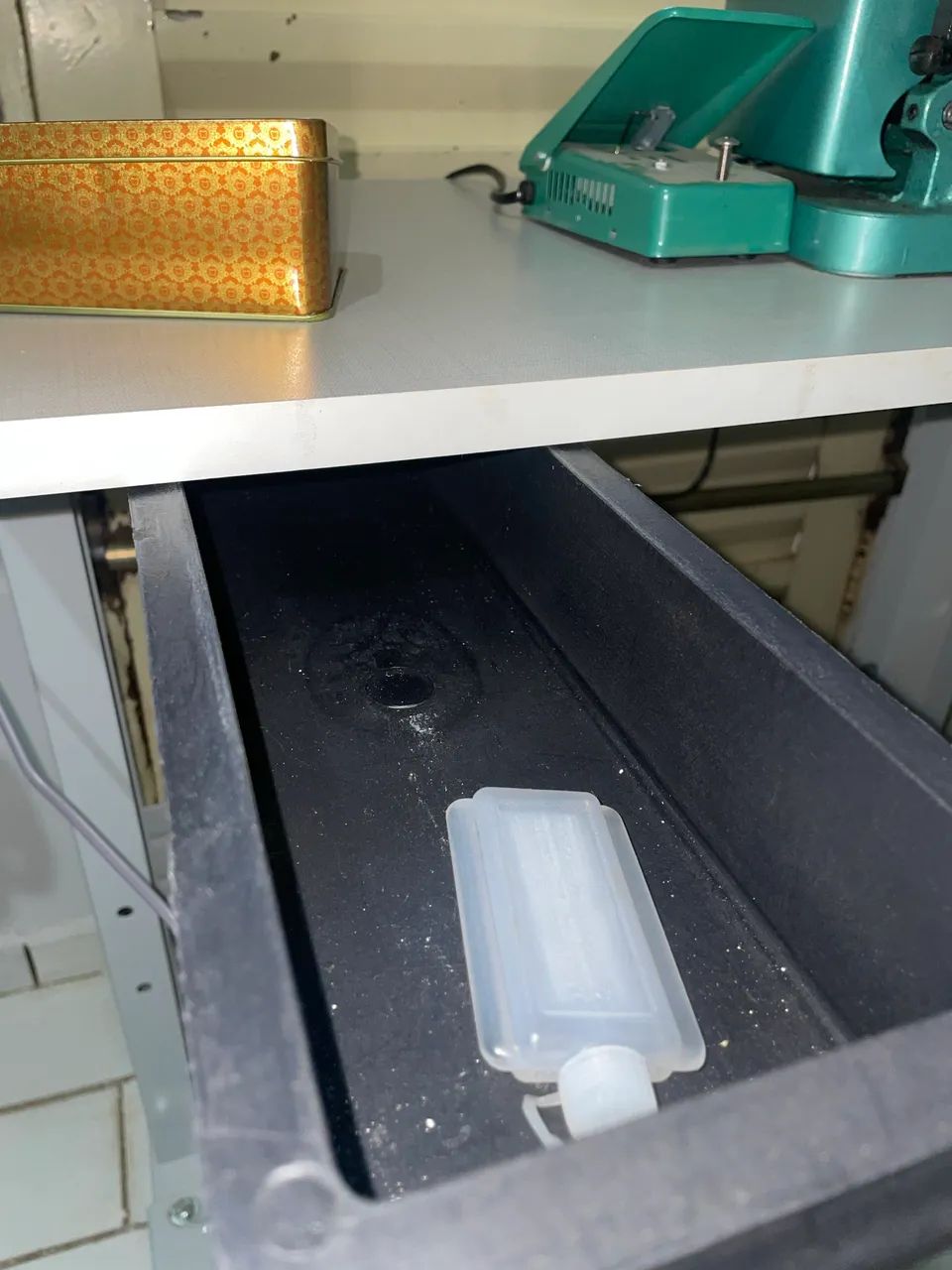Vendo máquina Overlock Mercury 110v  - Foto 4