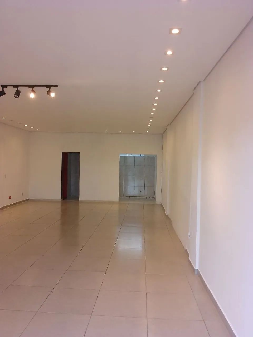 Alugo sala comercial em avenida movimentada  - Foto 5