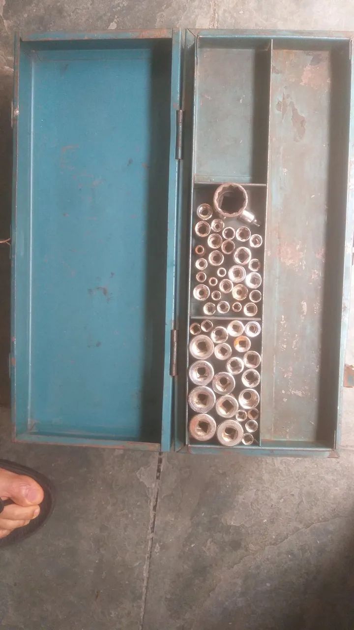 Caixa e ferramentas para mecânicos  - Foto 3