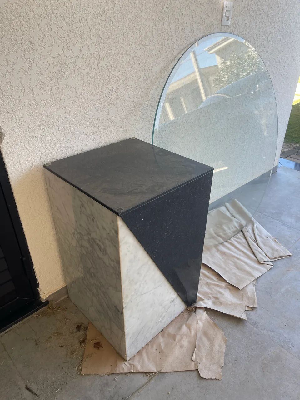 Vendo mesa base de granito com tampo de vidro - Foto 2
