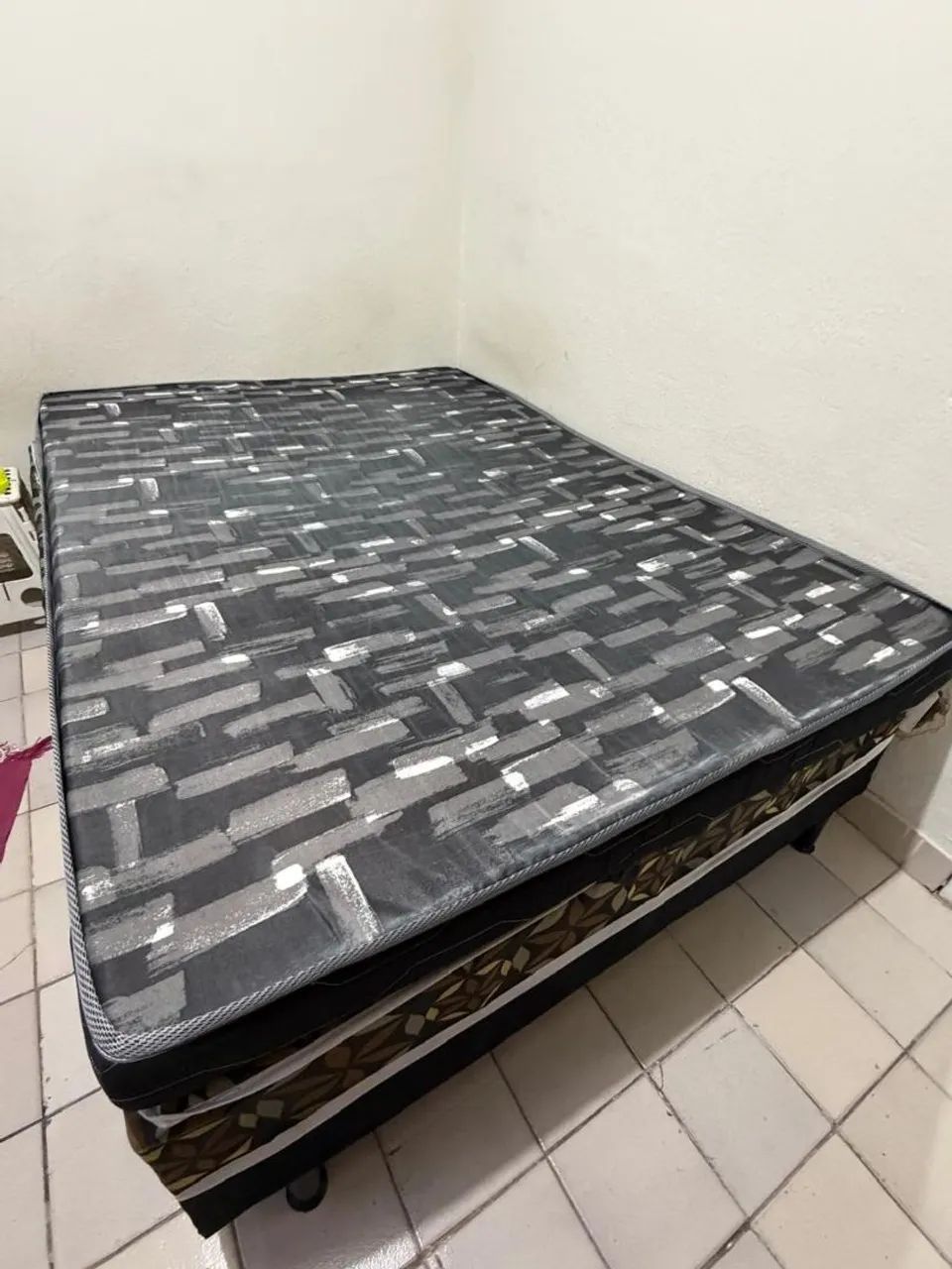 Vendo cama box com colchão - Foto 2