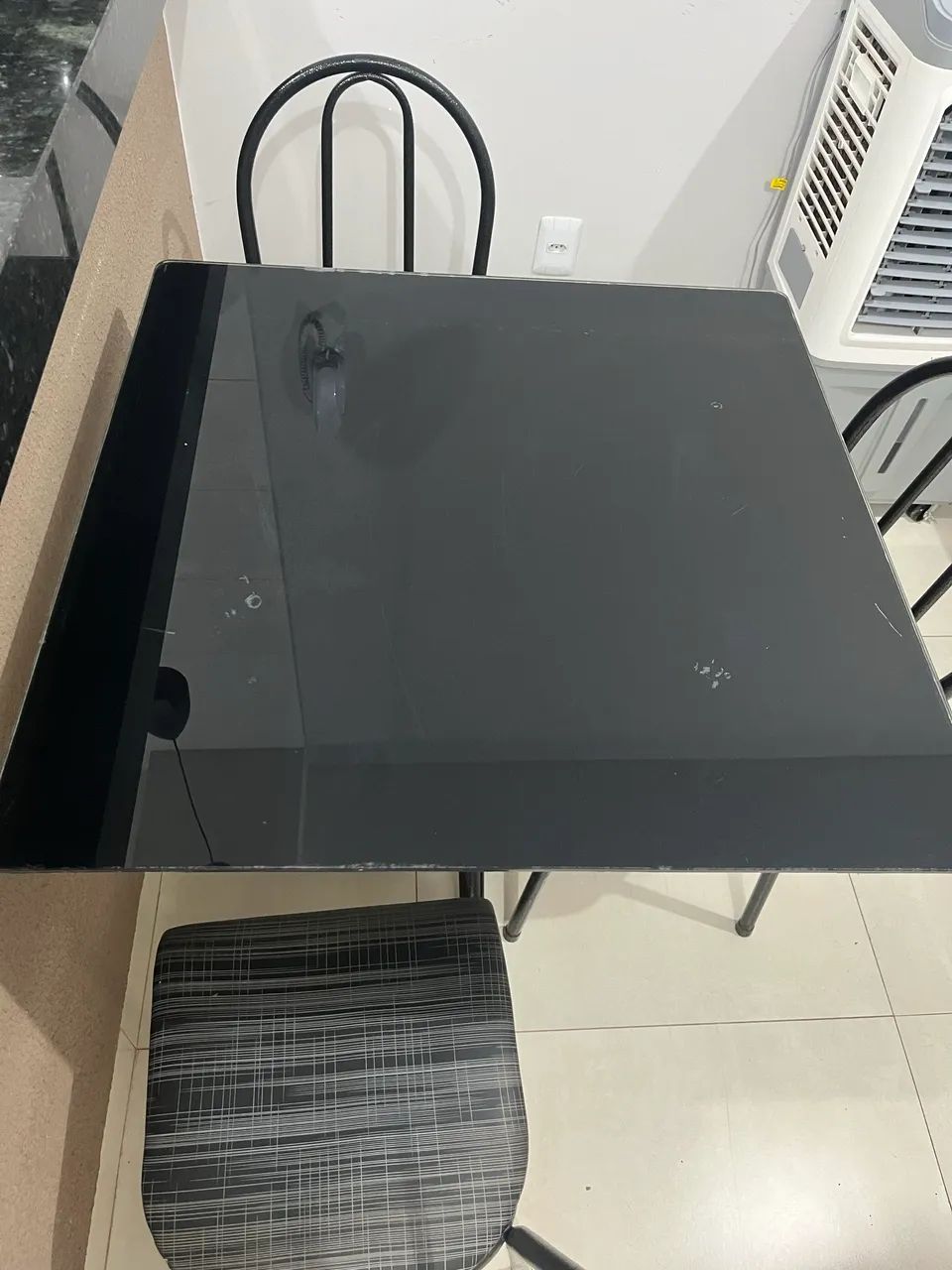 Mesa + 3 cadeiras
