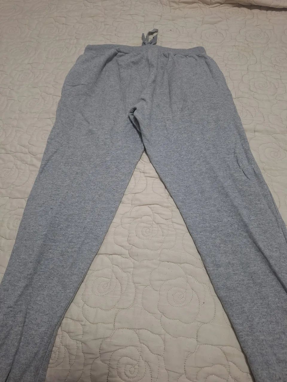 Calça de moleton tam. 10 usada - Foto 3