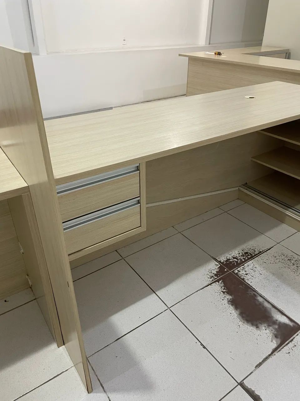 Mesa para recepção e escritório - Foto 5
