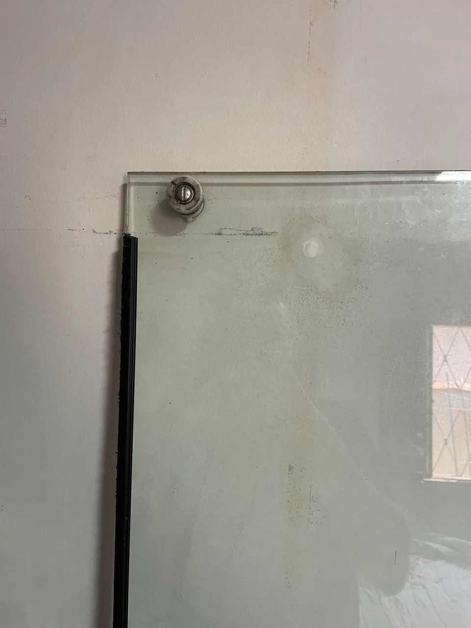 PORTA DE VIDRO TEMPERADO COMPLETA - LINDA E EM ÓTIMO ESTADO! - Foto 3