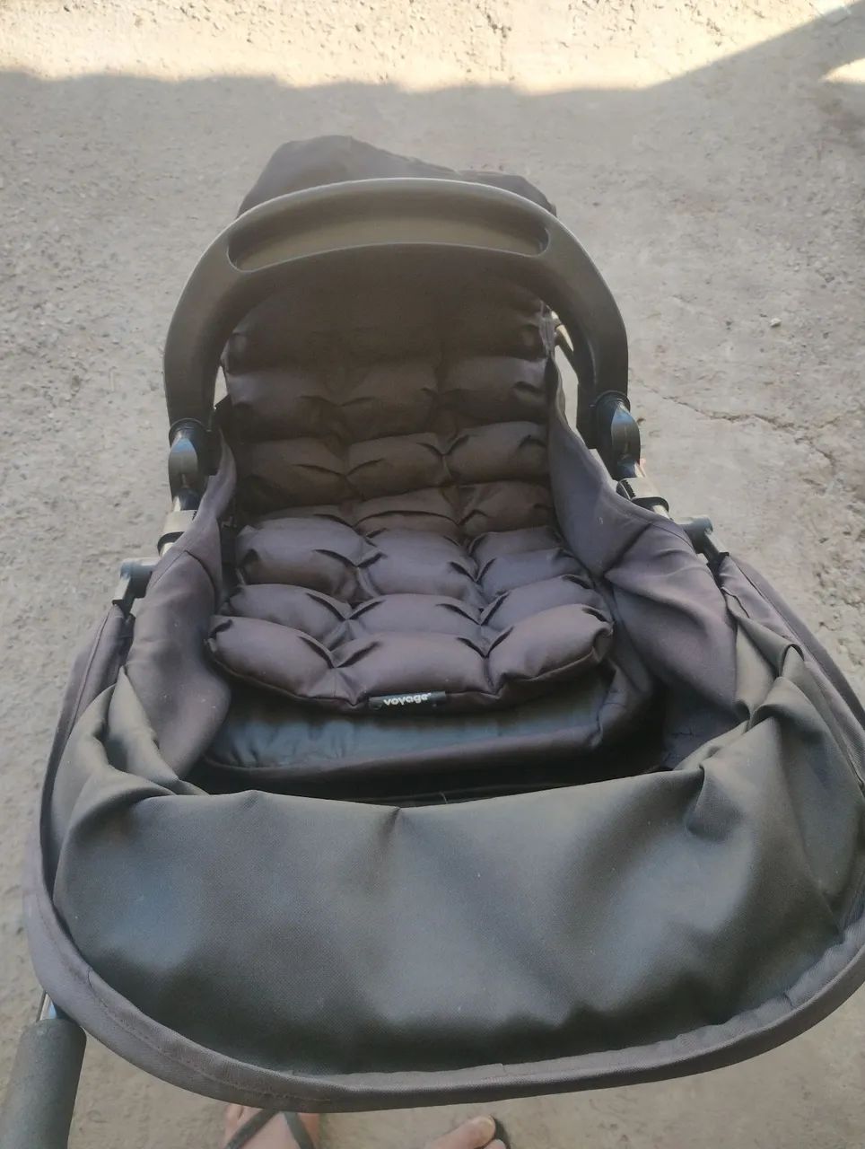 Carrinho de bebê e bebê conforto  - Foto 2