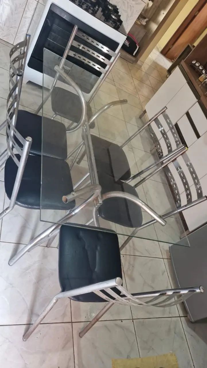 Sala de jantar 6 cadeiras tampo de vidro 