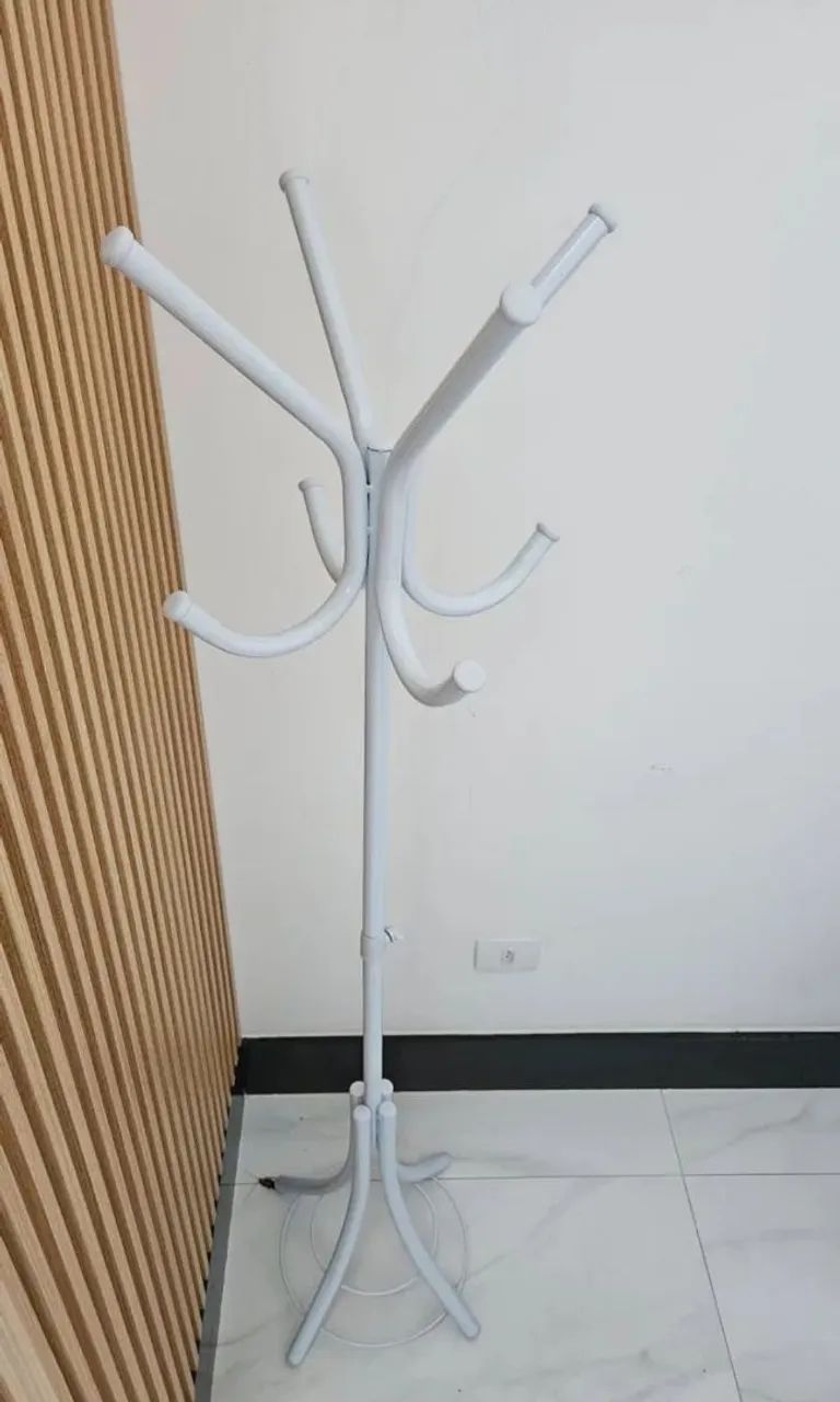 Cabideiro em aço branco