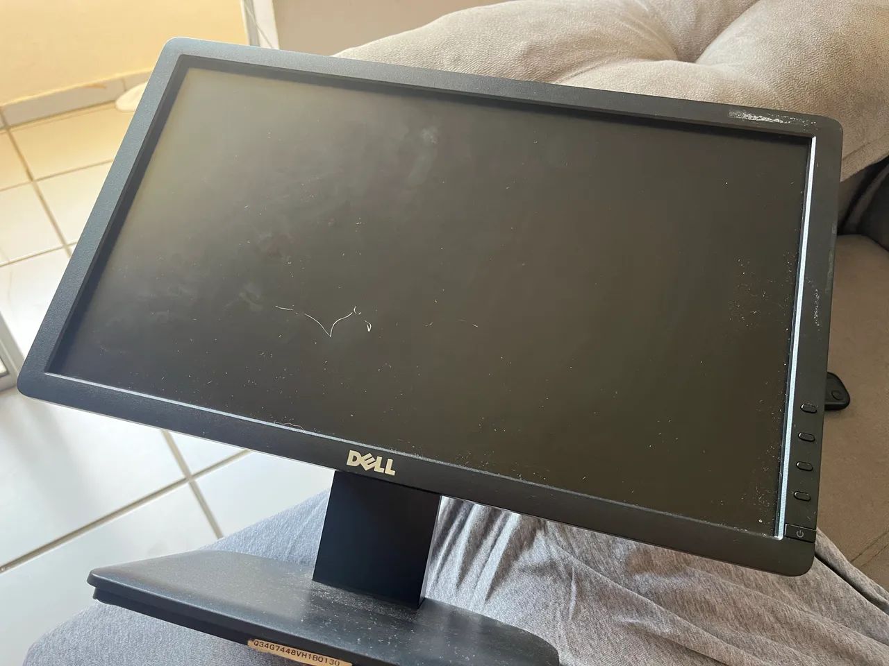 Monitor Dell 60hz 18.5 polegadas com pequeno arranhão na tela  - Foto 3
