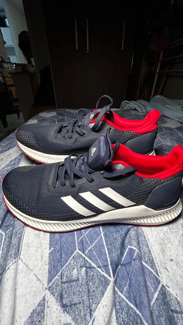 Tênis adidas 