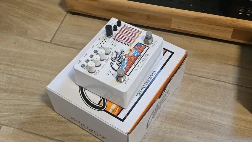 Pedal de delay e looper Electro Harmonix Grand Canyon