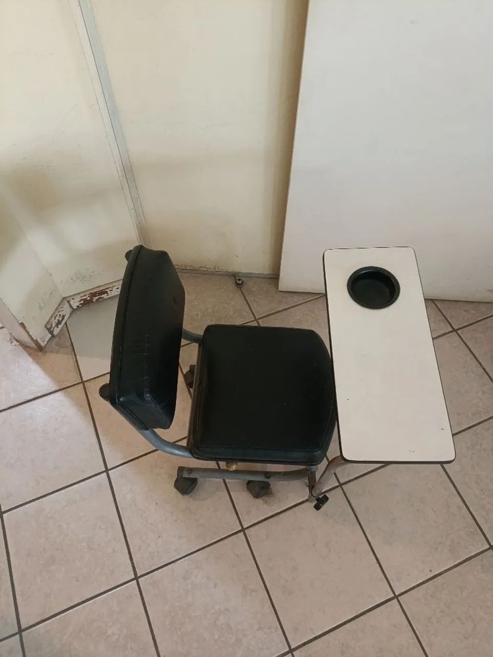 Selling manicure cart for $230.00