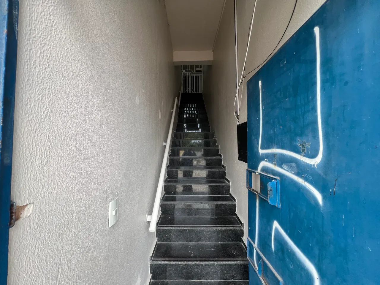 Ponto comercial/Loja/Box para aluguel com 30 metros quadrados - Foto 2