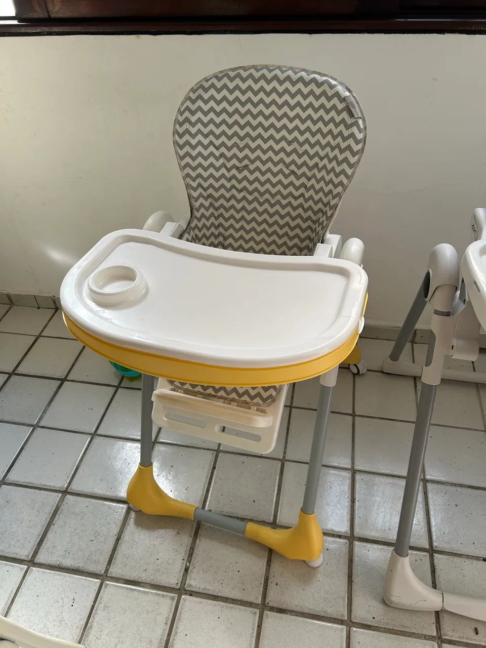 Duas Cadeiras de alimentacao - Foto 3