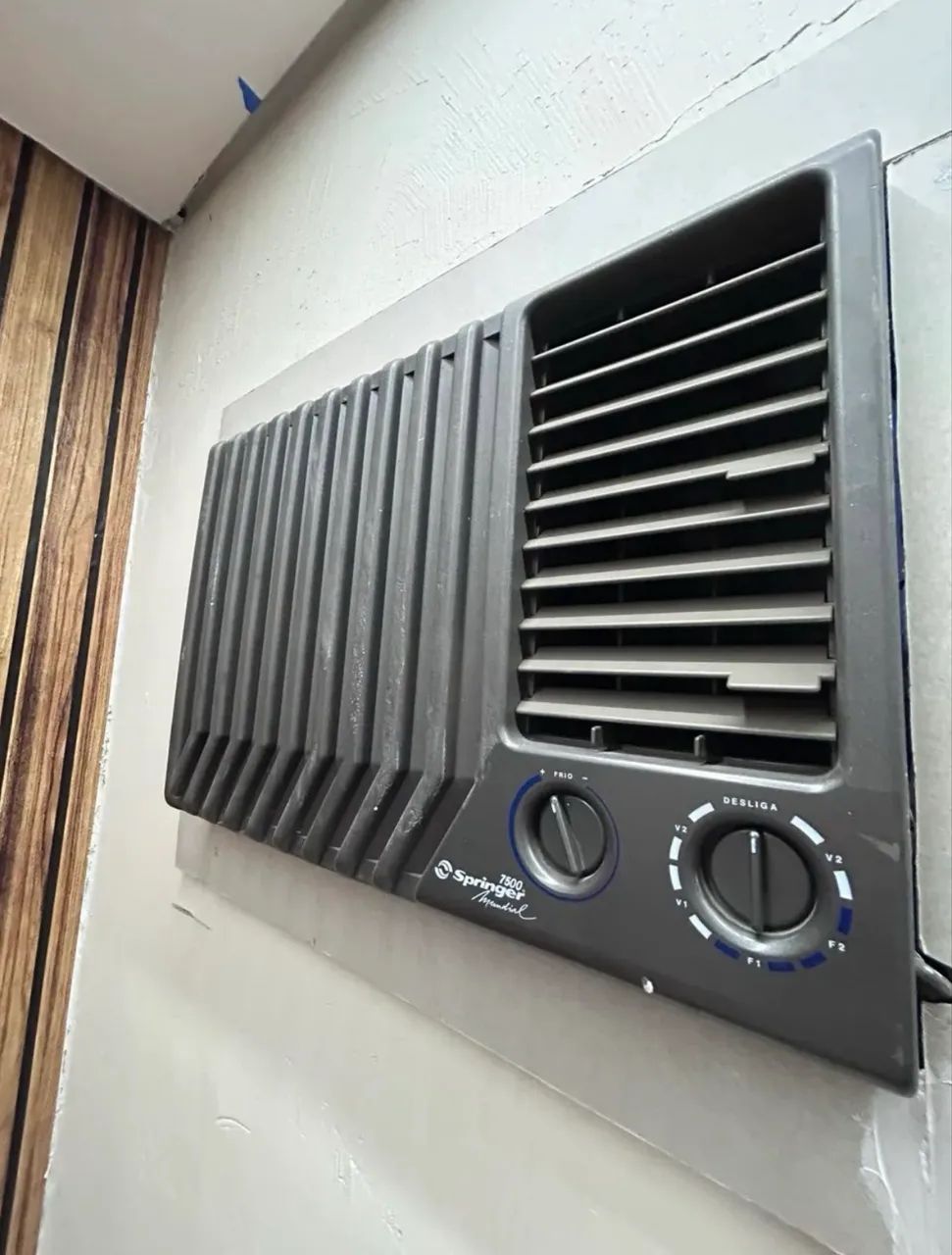 Ar condicionado de parede Springer 7500 BTu