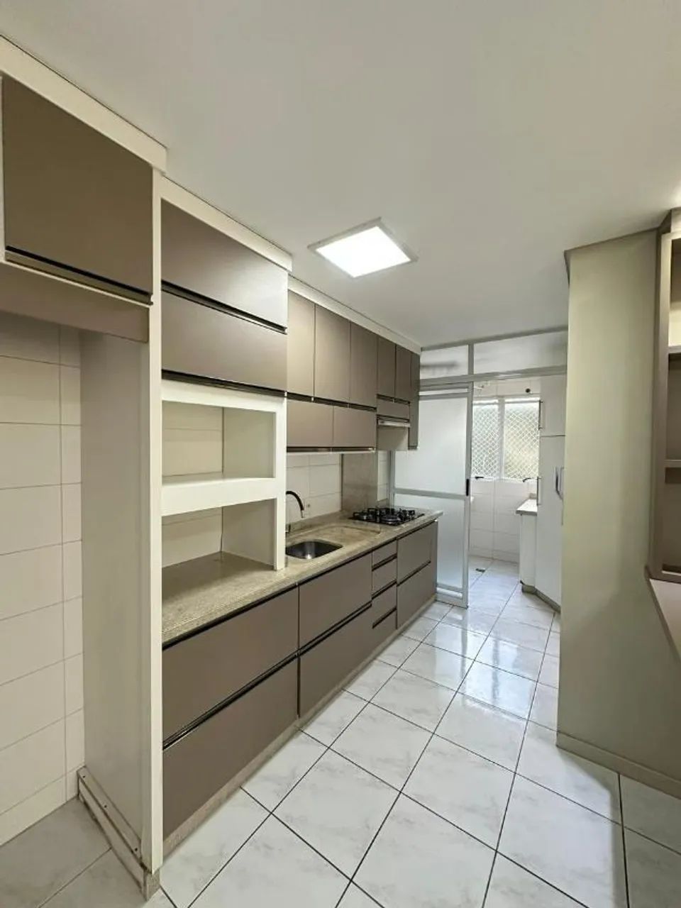 APARTAMENTO SEMIMOBILIADO NO COMERCIÁRIO, 2 QUARTOS SENDO UMA SUÍTE - Foto 3