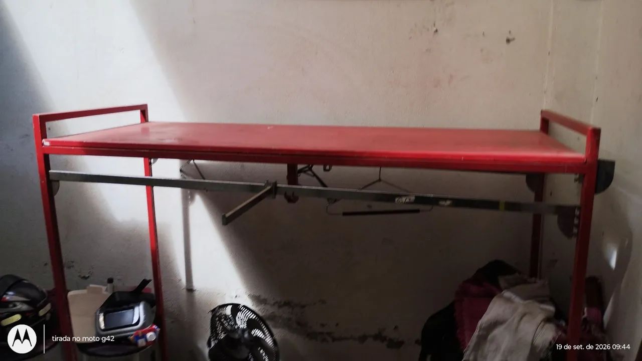 Vende-se arara para roupas 