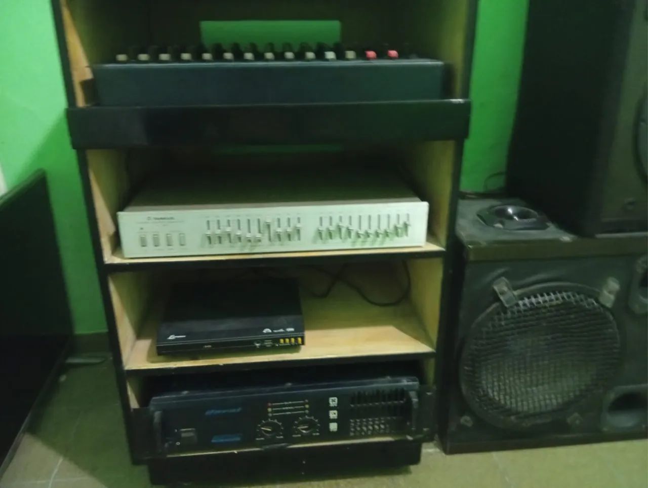 Equipamentos de som áudio caixa aparelho mesa - Foto 4