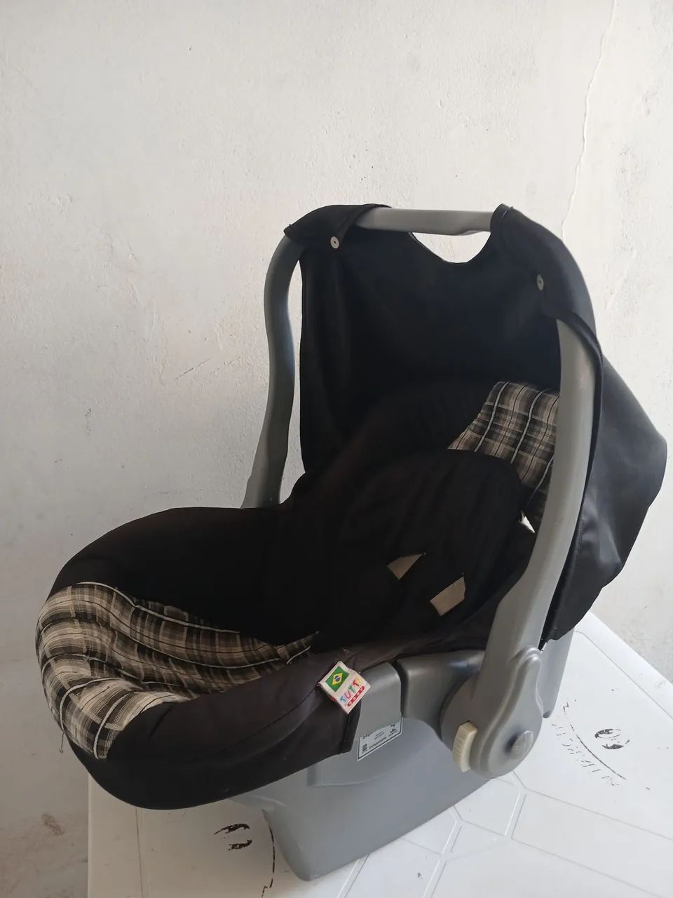 Cadeirinha de Bebê Tutti Baby com Capota e Capa Extra - Conservada - Foto 2