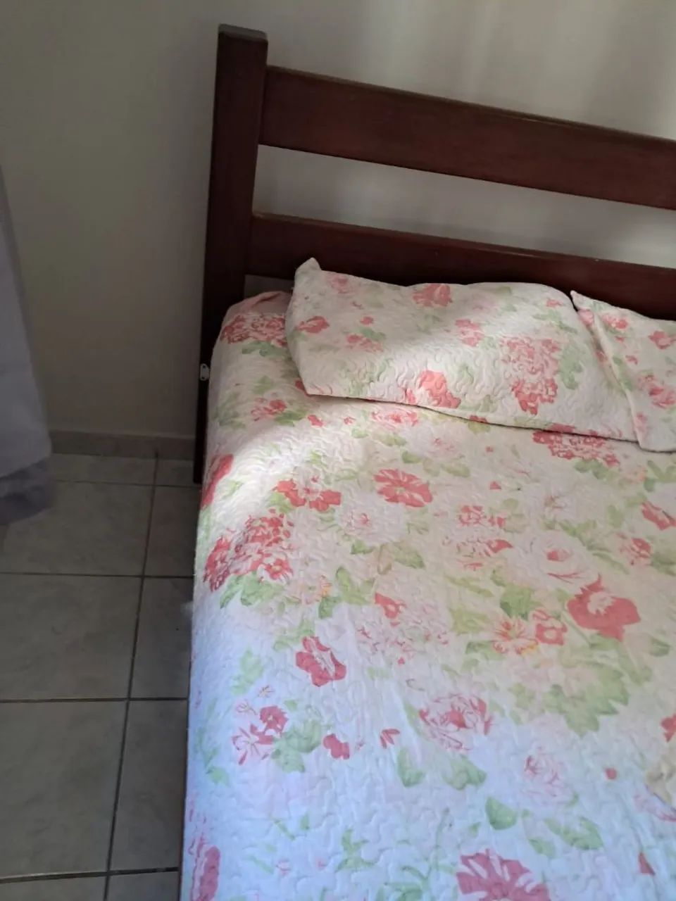 Vende-se cama de casal padrão 