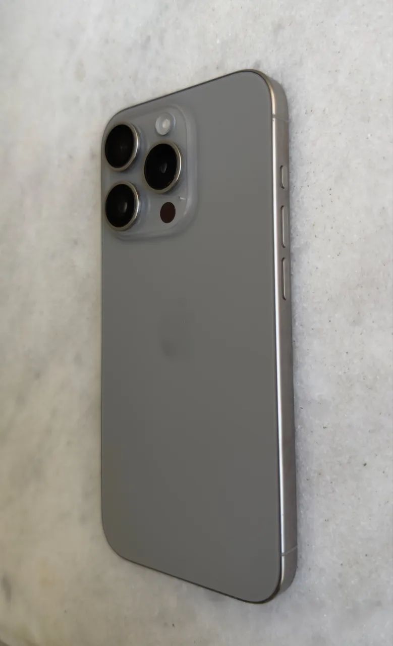 iPhone 15 Pro - Foto 2