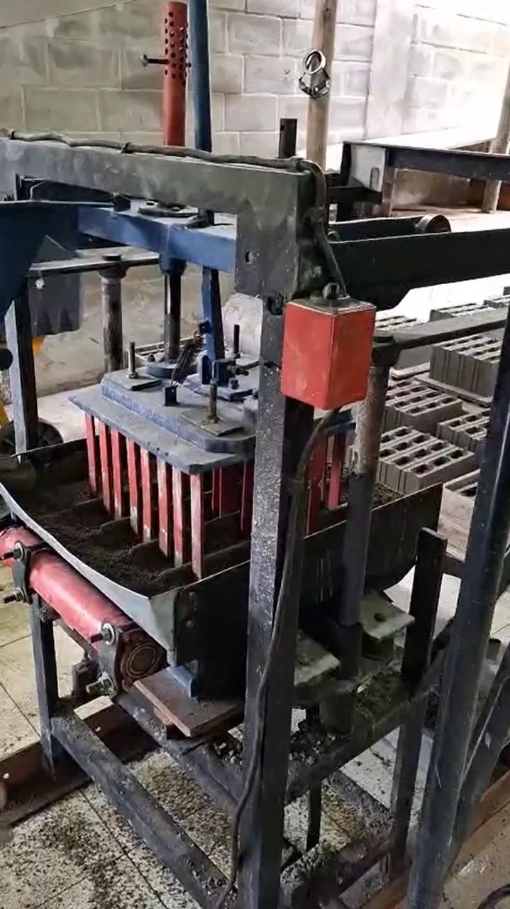 MÁQUINA DE BLOCOS À VENDA PRONTA PARA PRODUZIR! - Foto 4