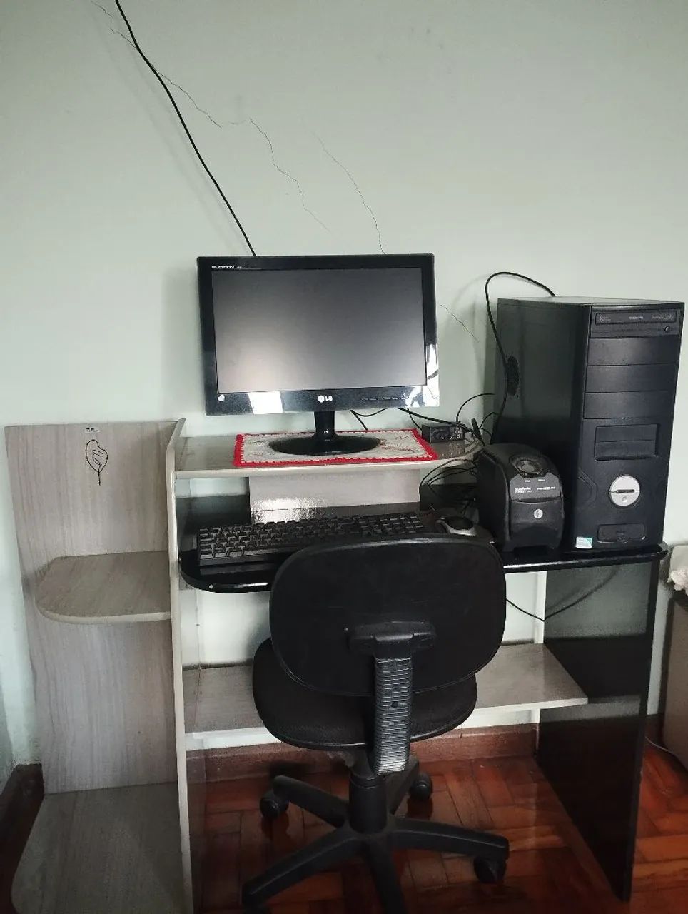 Conjunto de escrivaninha com computador e cadeira  - Foto 2