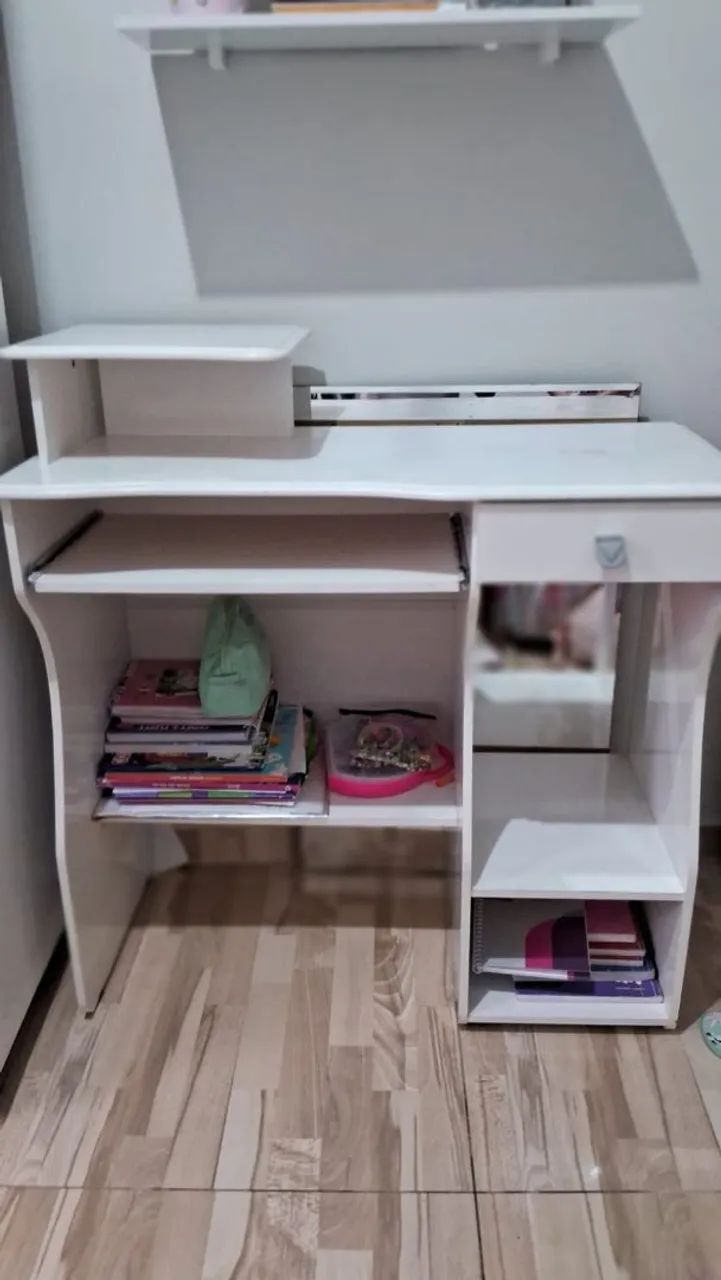 Vende-se escrivaninha 