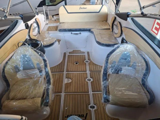Lancha Focker 230 ano 2015 com Mercruiser 220HP - Foto 6