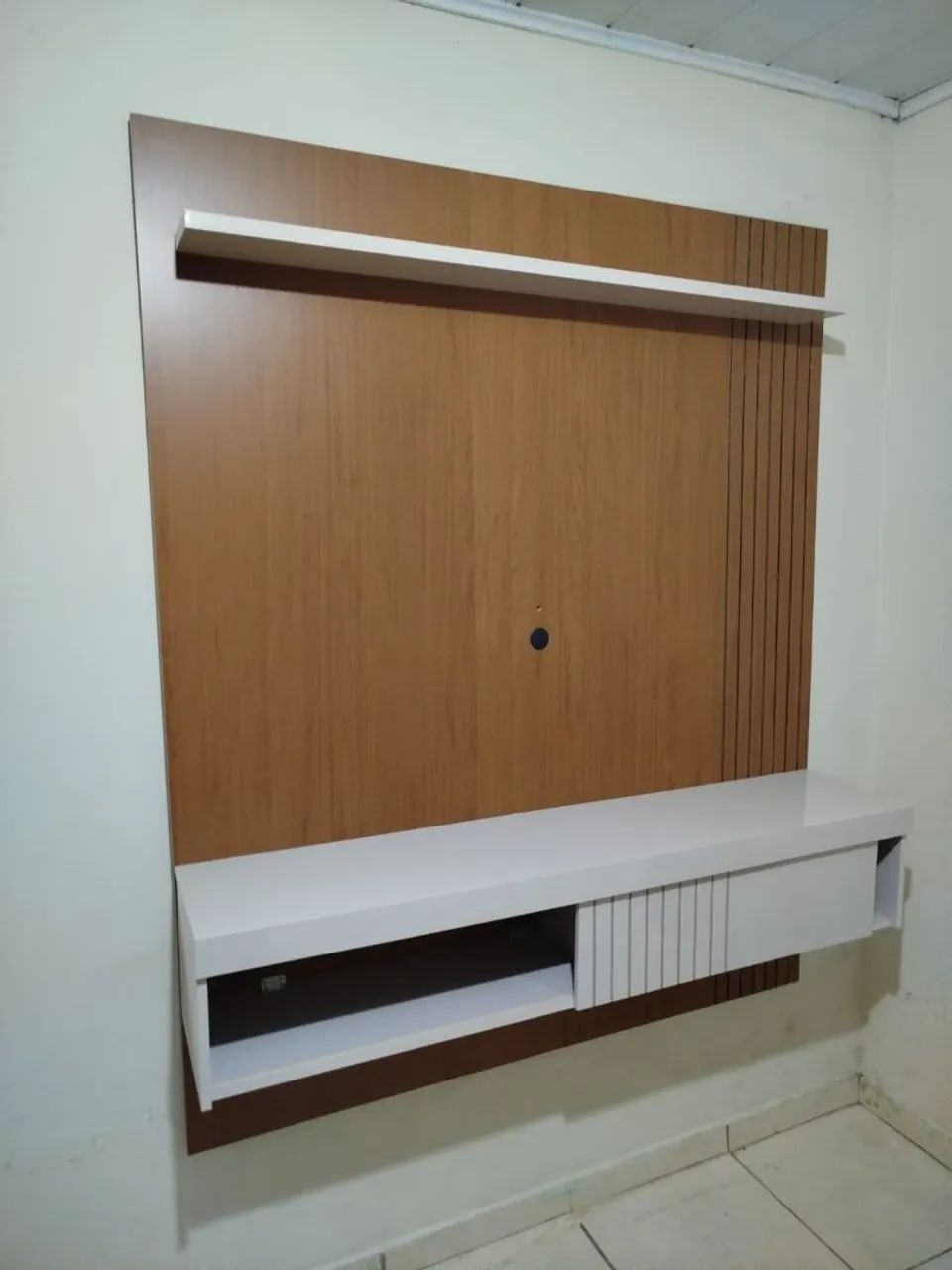 Painel de Tv com aparador para tv até 50 polegadas 1 mês de uso ((ENTREGO GRATIS))