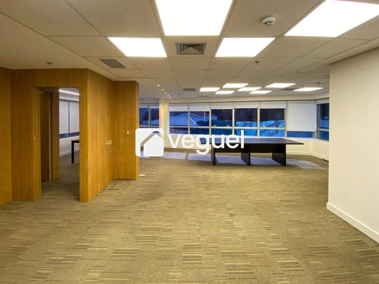Sala comercial com 100m² para locação no bairro Cambuí em Campinas-SP