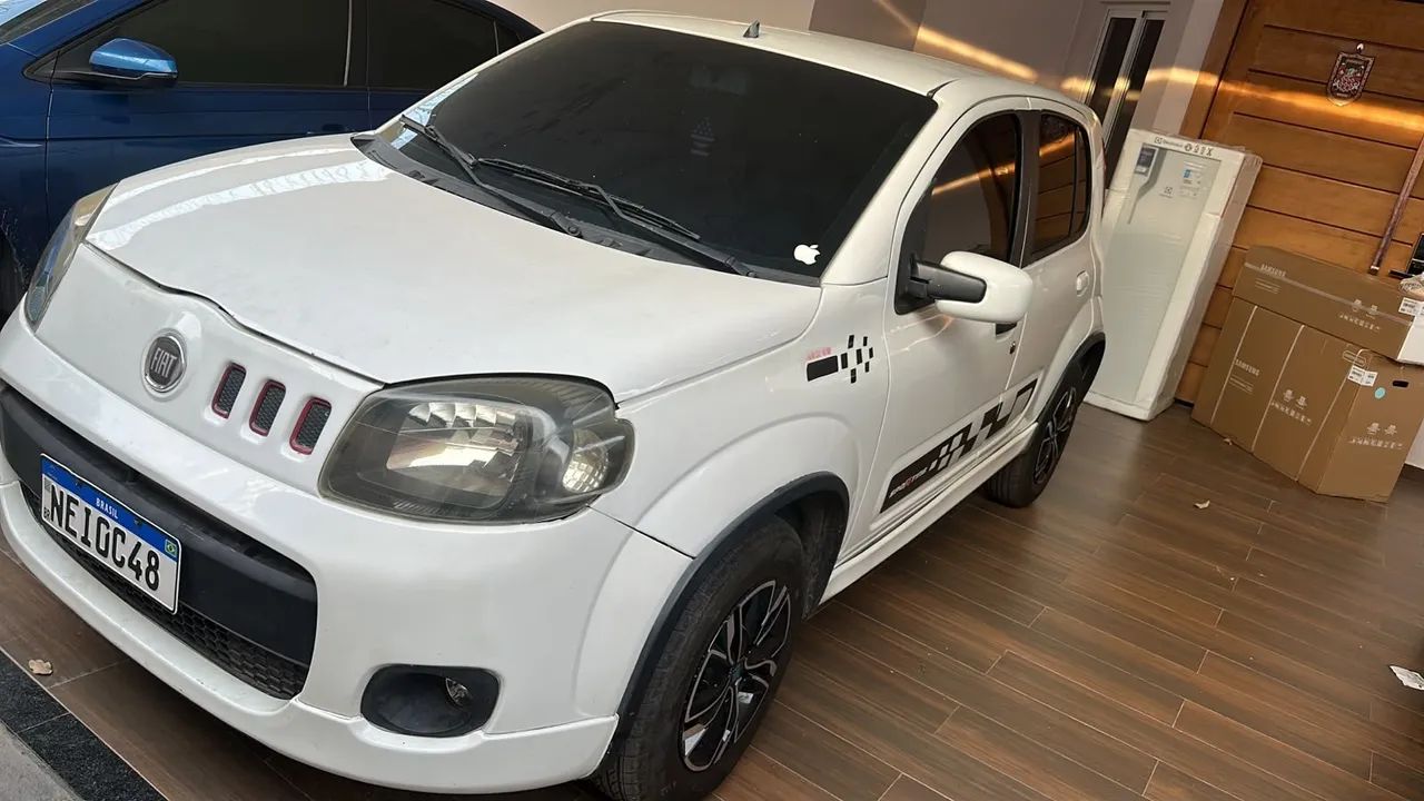 Fiat Uno Sporting 1.4 EVO Fire Flex 8V 4P 2013