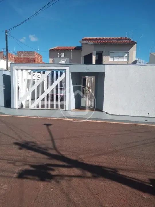 SOBRADO COM 3 DORMITÓRIOS E GARAGEM COBERTA