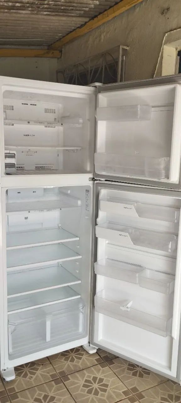 Vendo geladeira Electrolux semi nova  - Foto 3