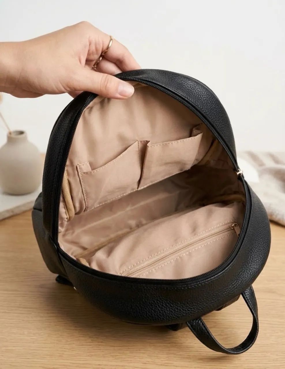 Mochila com forro/ Porta garrafa e chaveiro  - Foto 2