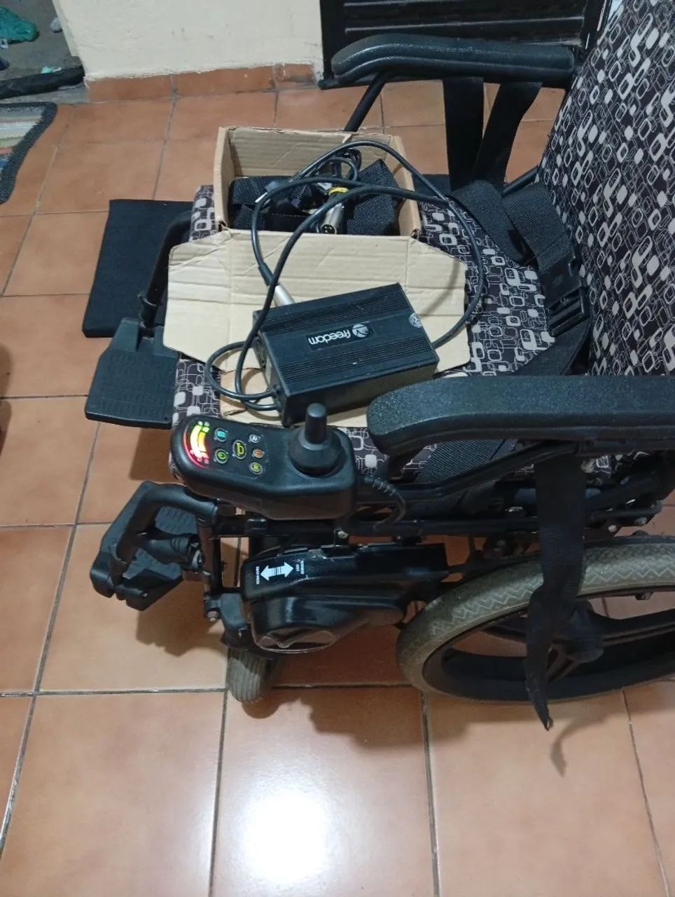 Cadeira de rodas eletrônica  - Foto 4