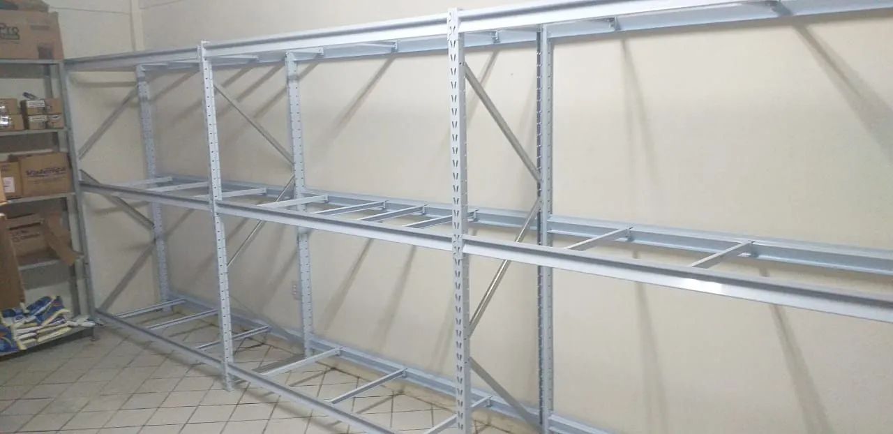Porta pallets novos com capacidade de 1500 de capacidade 