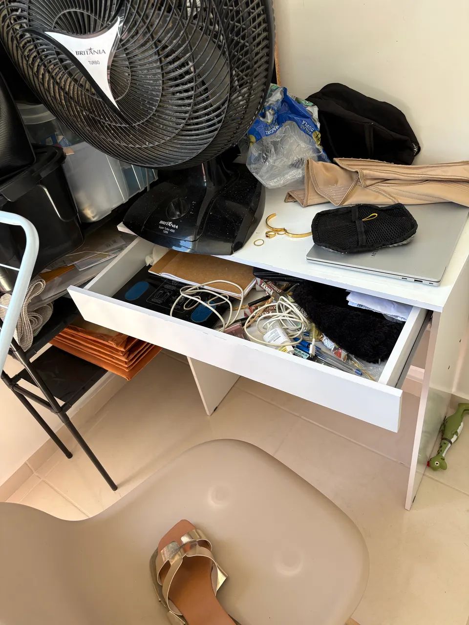 Bancada de estudo pequena com cadeira  - Foto 3
