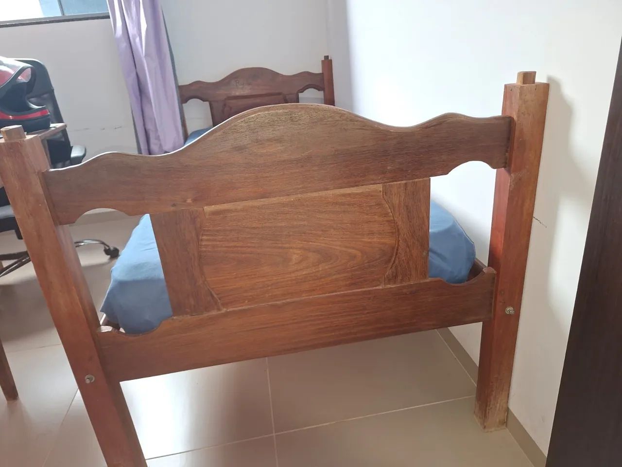 Vende-se cama de solteiro de madeira maciça  - Foto 3